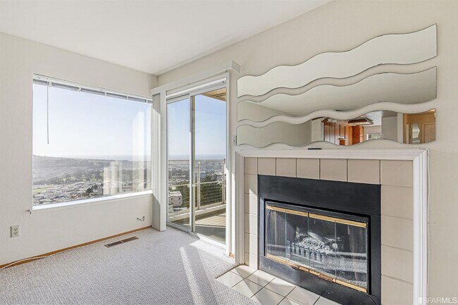Foto del edificio - 443 Green Ridge Dr