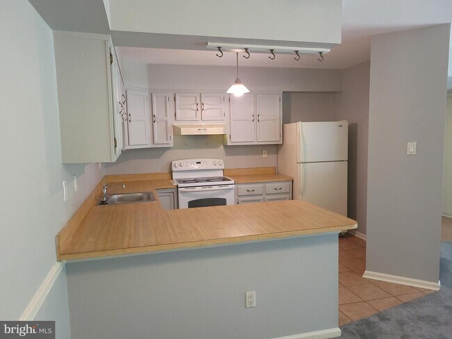 Foto del edificio - 8 Oakridge Dr