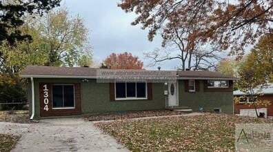 Building Photo - 1304 NE 68th Terrace