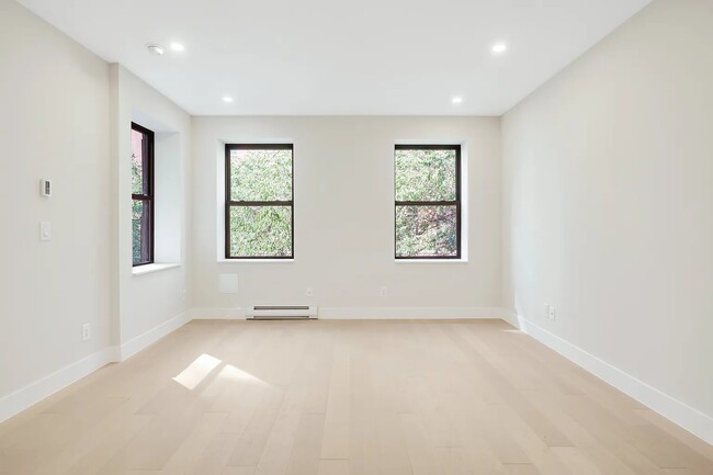 Building Photo - 239 E 33rd St