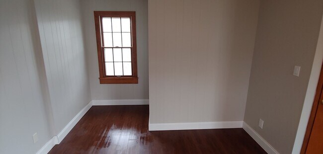 Building Photo - 559 Fairview Ave