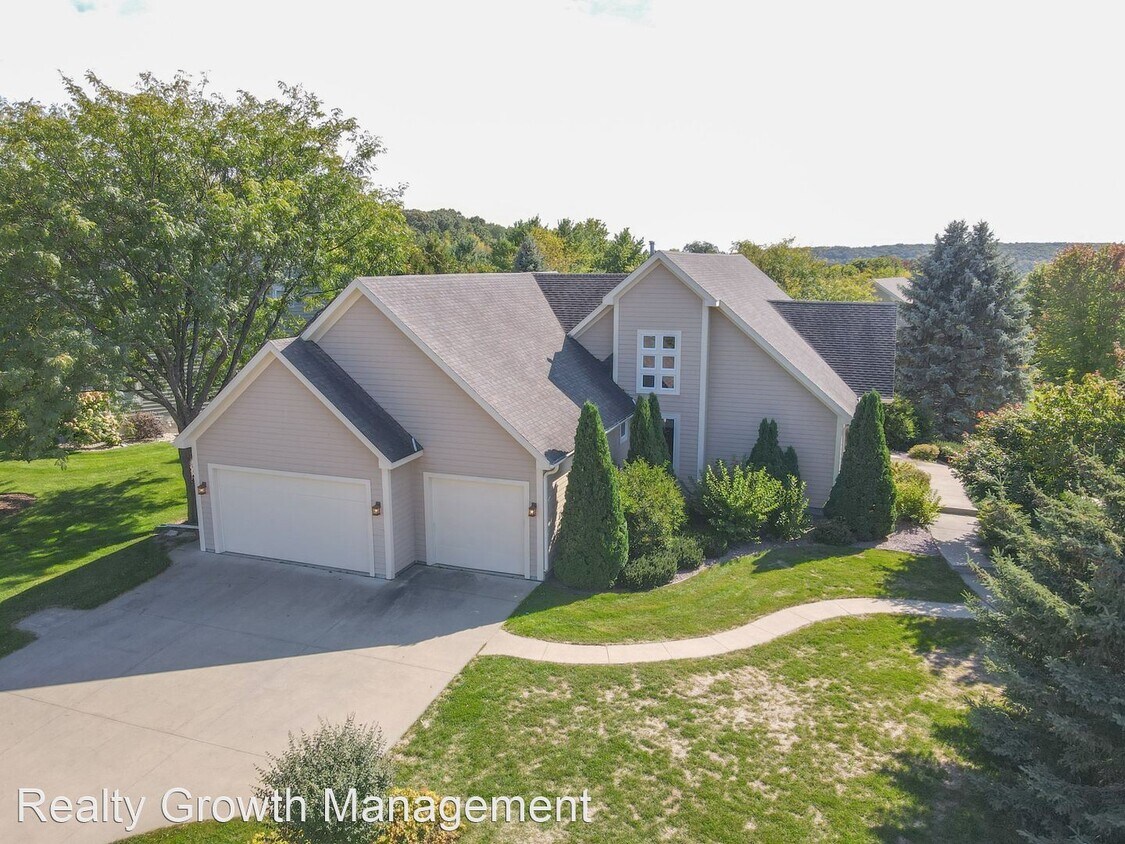 Primary Photo - 4 br, 3.5 bath House - 906 Fox Chase Rd SW