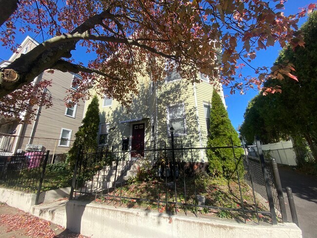 Building Photo - 332 Williams St