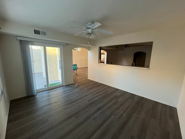 Foto del edificio - 5204 Edwards Dr NE