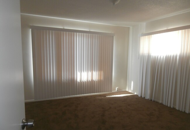 Building Photo - 44130 Beech Ave