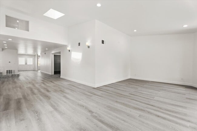 Building Photo - 2138 Midvale Ave