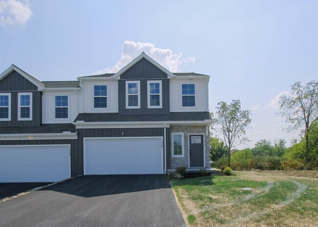 Building Photo - 7861 Oak Brook Dr