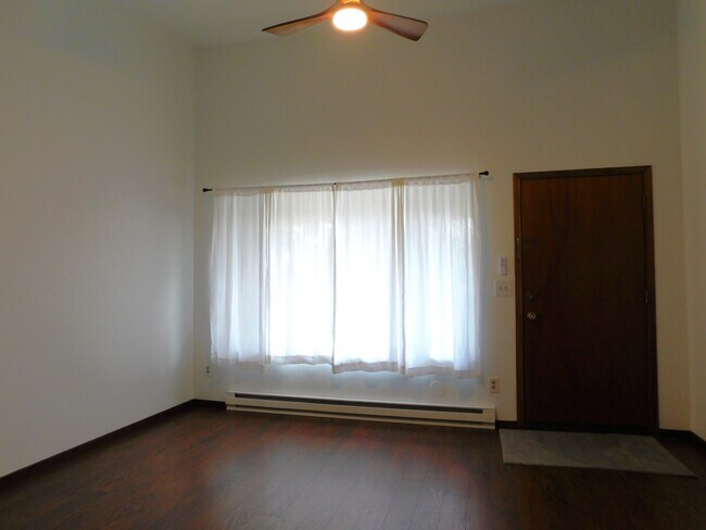 Foto del edificio - 604 Pine Ave
