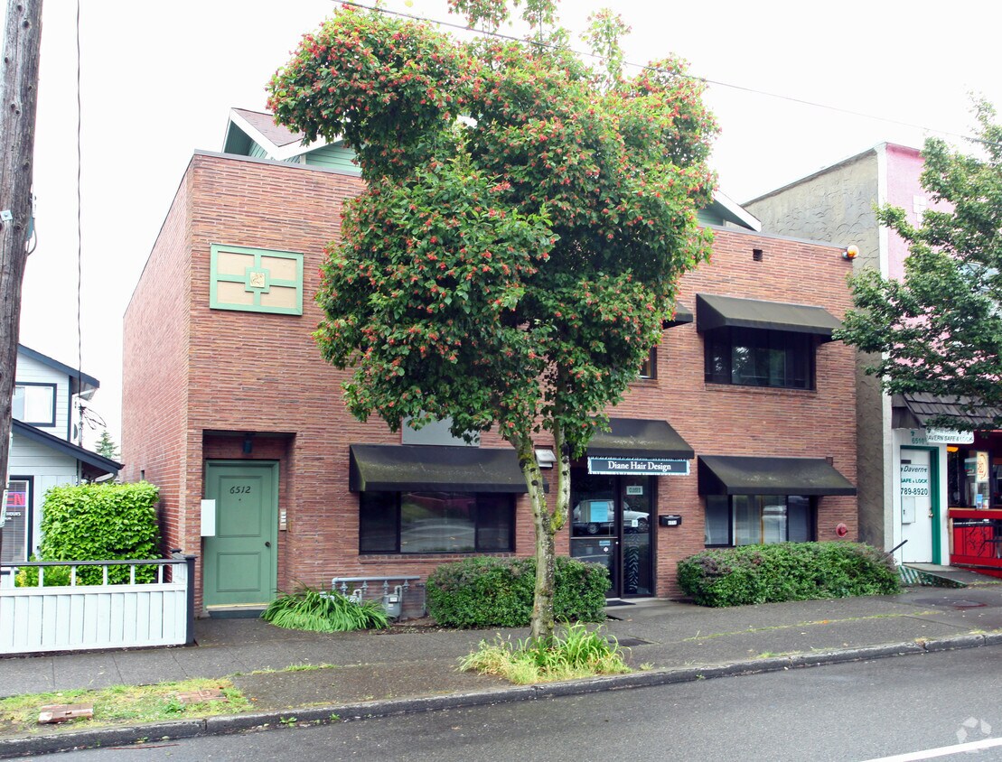 Building Photo - 6512 Phinney Ave