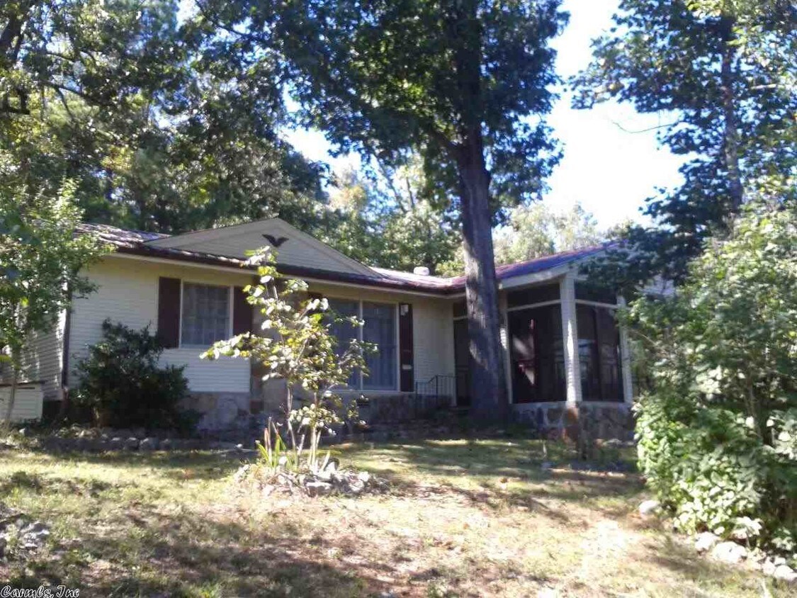 Primary Photo - 12 Seneca Dr