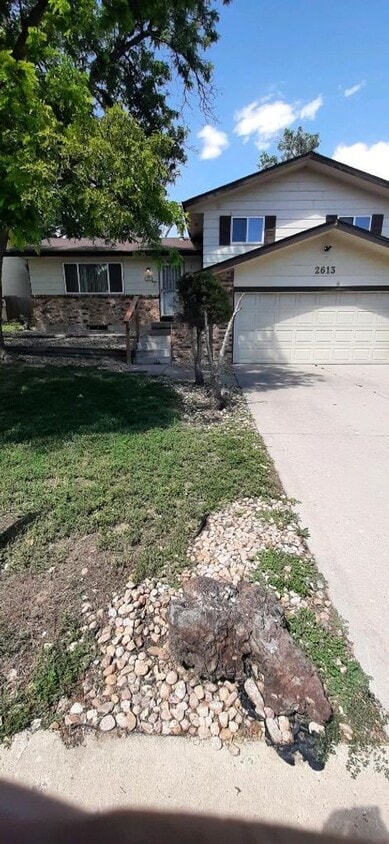 Primary Photo - Fantastic 4 bdrm home avail NOW