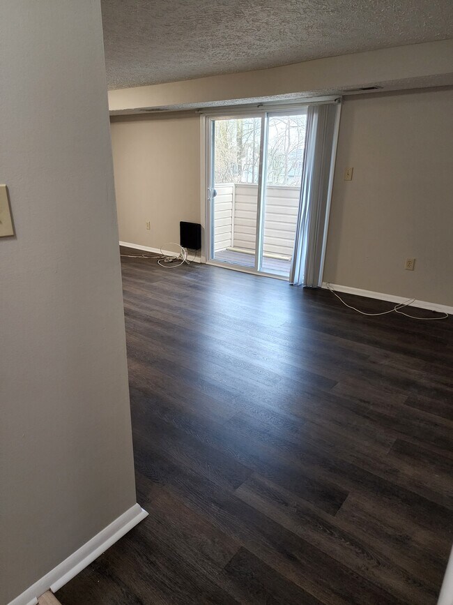Building Photo - 12411 Hickory Tree Way
