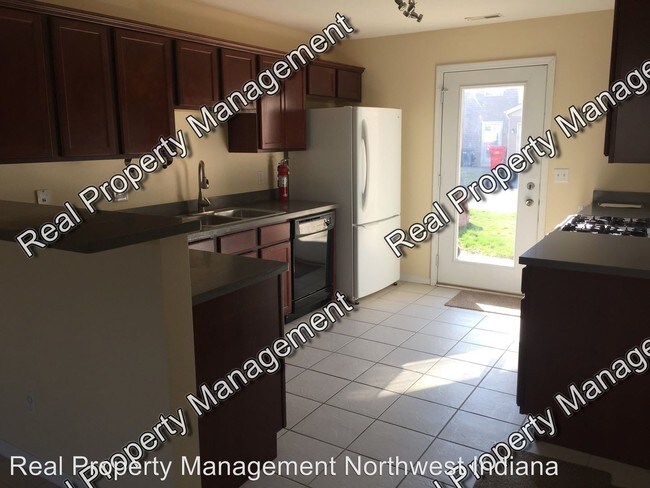 Building Photo - 3 br, 1.5 bath House - 10401 Paramount Way