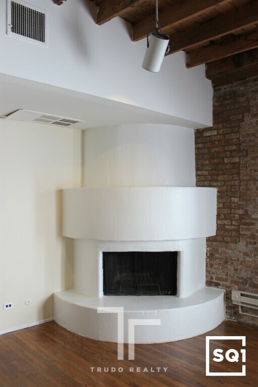 Foto del edificio - 556 W Wellington Ave
