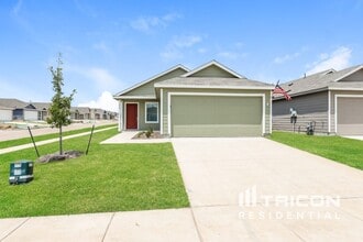 Building Photo - 838 Ponderosa Ln