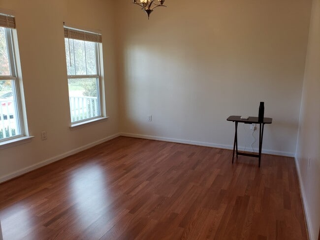 Formal Room / Office - 4720 Erin Crescent St