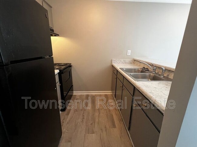 Building Photo - 5846 Century Oaks Dr