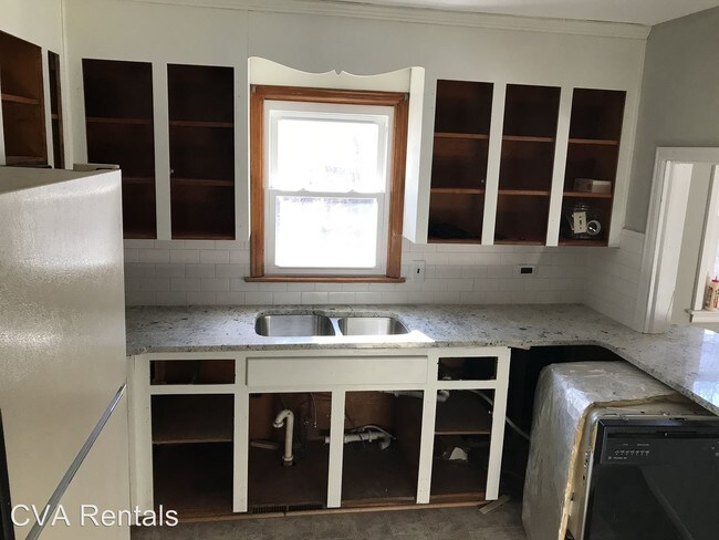 Building Photo - 805 Mohawk Dr