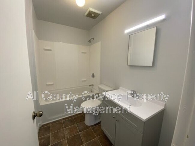 Building Photo - 1530 E Kearney St