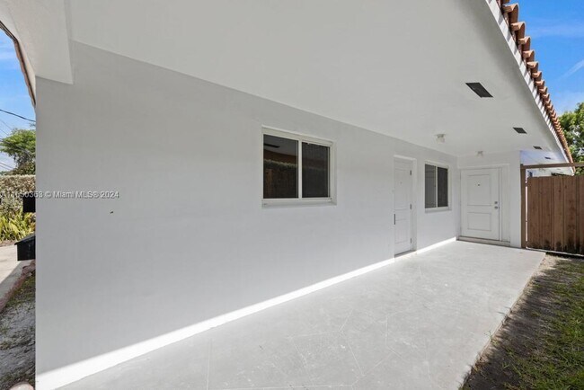 Foto del edificio - 2827 SW 24th St