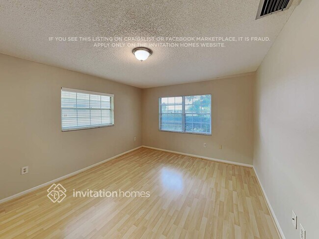 Building Photo - 6906 16th Ave Dr W