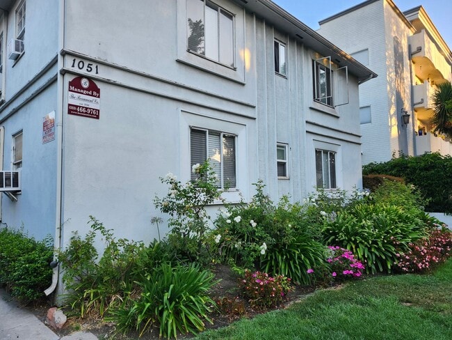 Building Photo - 1051 S Bedford St