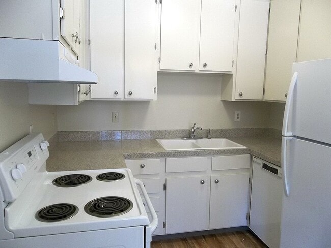 Building Photo - 1209 W Plum St