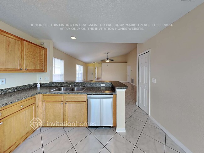 Foto del edificio - 129 Rollins Dr