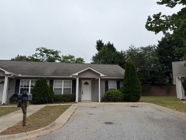 Building Photo - 116 Country River Dr
