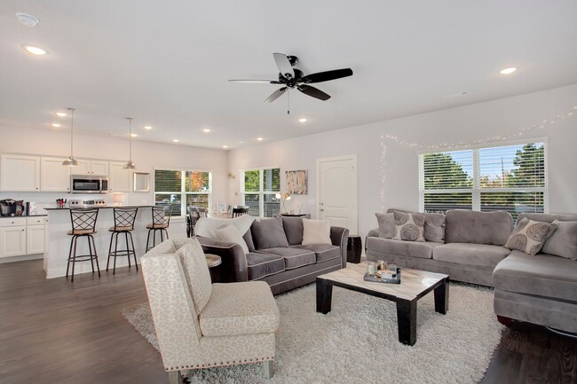 Building Photo - *Whitham Cottages* - 4 Bed/4 Bath- Walking...