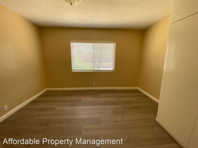 Building Photo - 3 br, 1.5 bath House - 512 La Serena Dr.