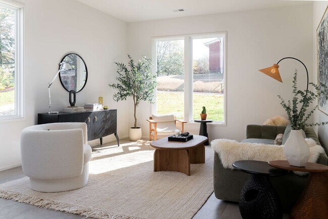 Foto del edificio - Great contempory home close to the heart of Greenville.