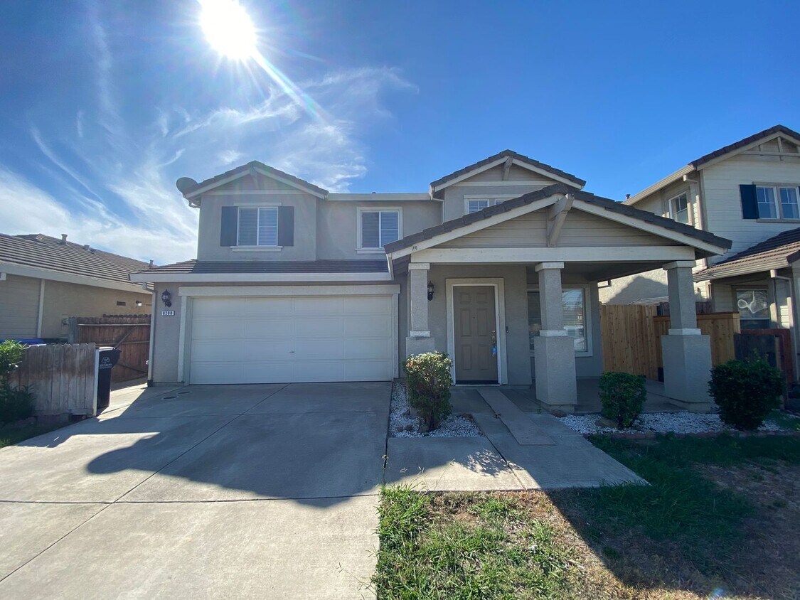 Primary Photo - Four Bedroom, Three Bathroom Home with Lar...