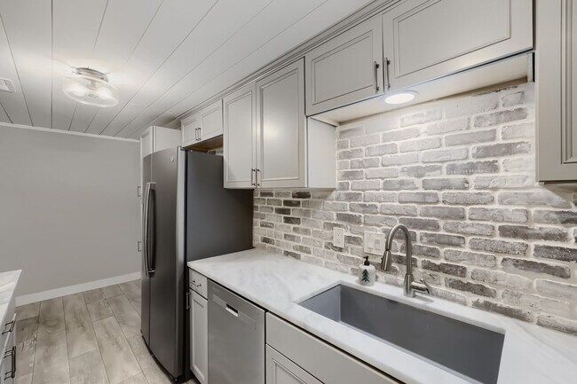 Foto del edificio - 1606 Cottonwood Dr