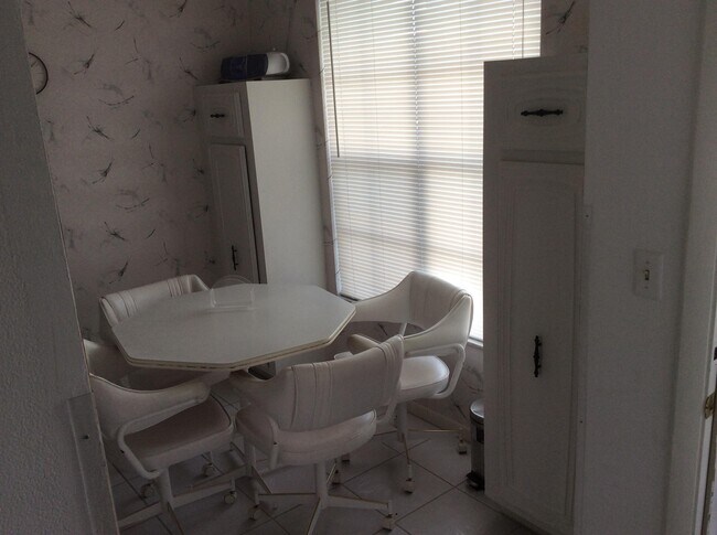 Building Photo - 13765 Flora Pl