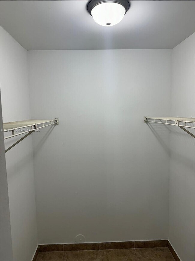 Foto del edificio - 8100 Geneva Ct