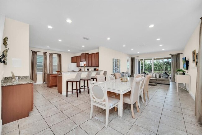 Building Photo - 611 Lasso Dr