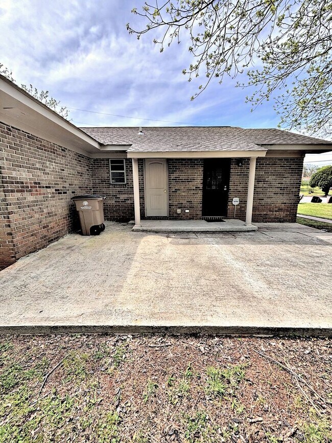 Foto del edificio - HOUSE FOR RENT - DECATUR NE