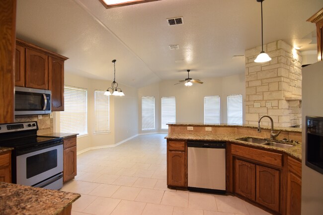 Foto del edificio - 5620 Drystone Ln
