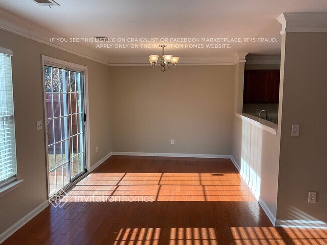 Foto del edificio - 2440 Sheldon Pl