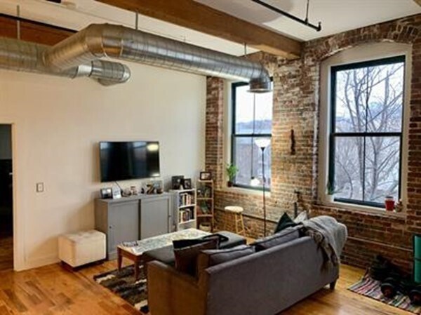 Foto del edificio - 589 Essex St