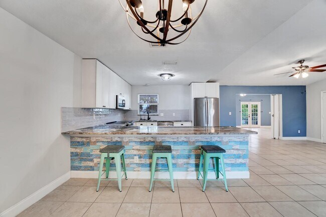 Building Photo - 1918 SE Cheltenham St