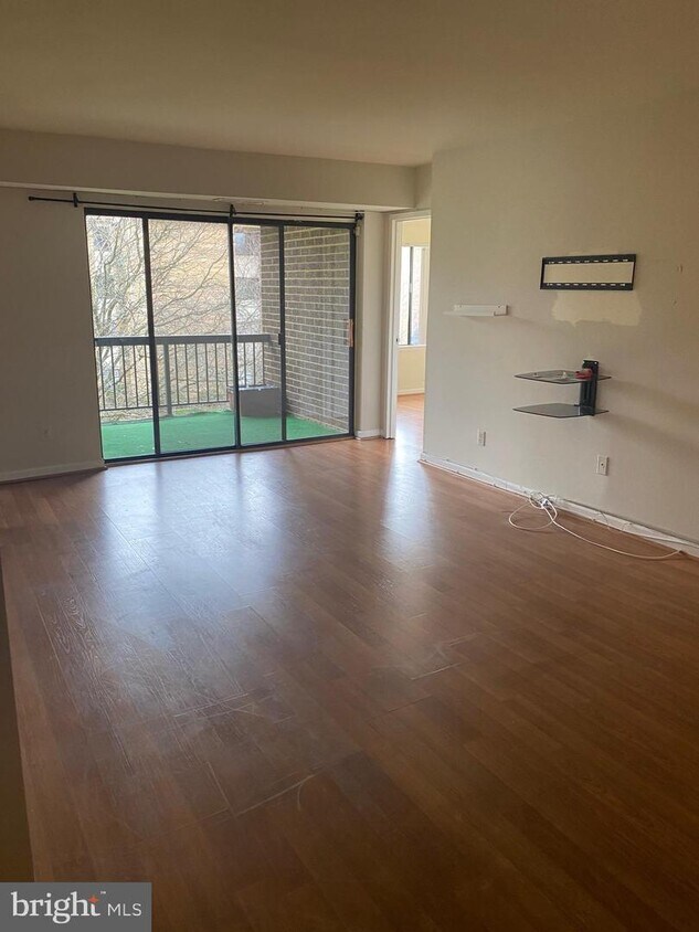 Foto del edificio - 11238 Cherry Hill Rd
