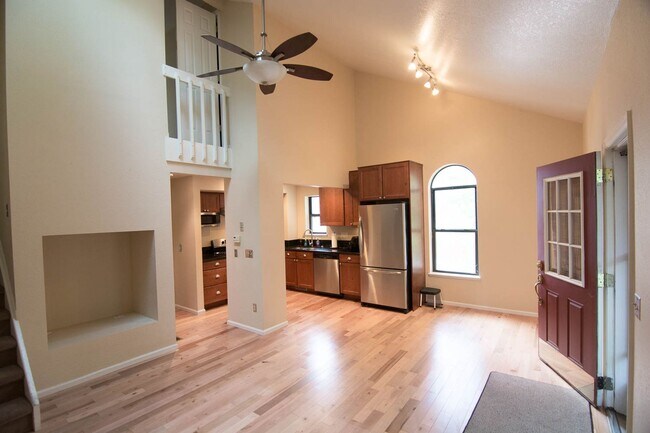 Foto del edificio - Beautiful 2bd/2ba Townhome in Downtown Louisville!