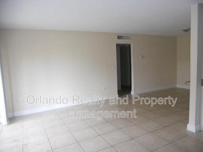 Building Photo - 492 Banyon Tree Cir