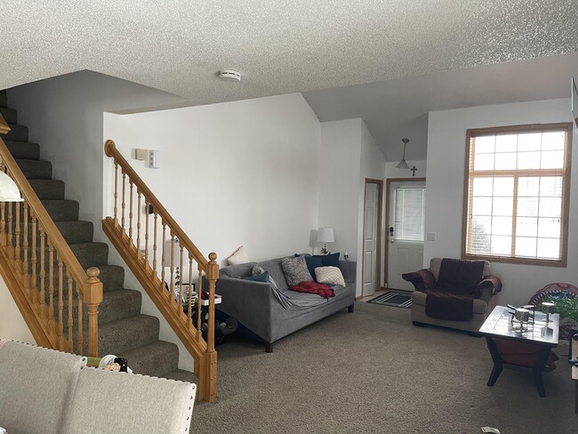 Building Photo - 150 S Prairie View Dr