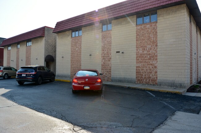 Building Photo - 301 E 1st Ave