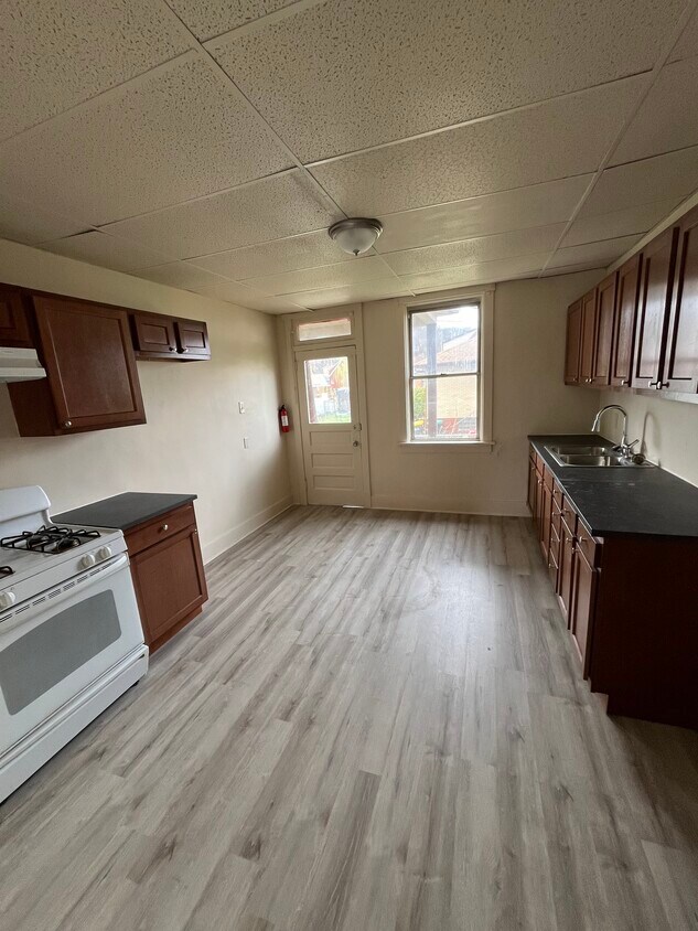 135 Jane St, Mc Kees Rocks, PA 15136 Townhome Rentals in Mc Kees