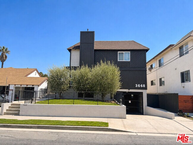 Foto del edificio - 3668 Hughes Ave