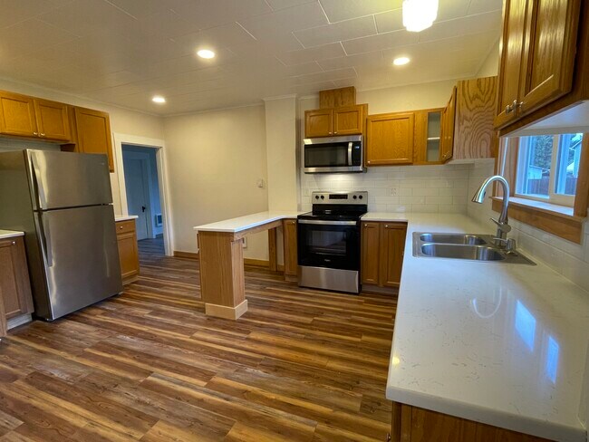 Cocina - 1200 E 6th St